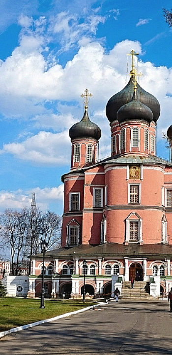Донской монастырь и его знаменитый некрополь